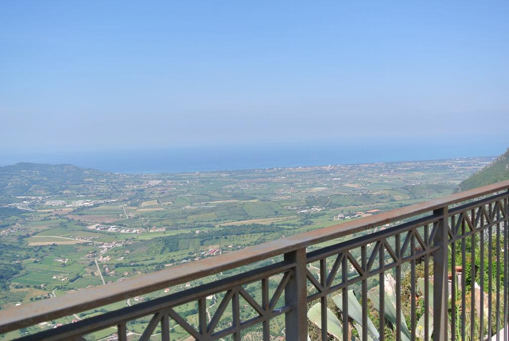 B&B Casa Antonia Trentinara Bagian luar foto
