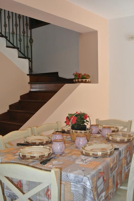 B&B Casa Antonia Trentinara Bagian luar foto