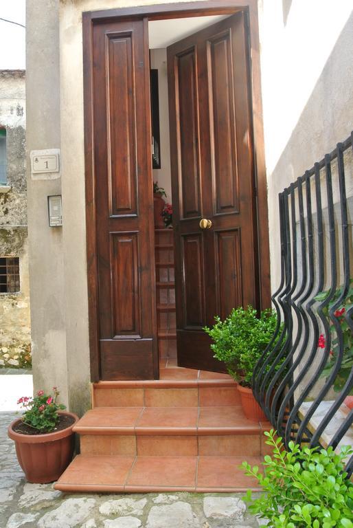 B&B Casa Antonia Trentinara Bagian luar foto