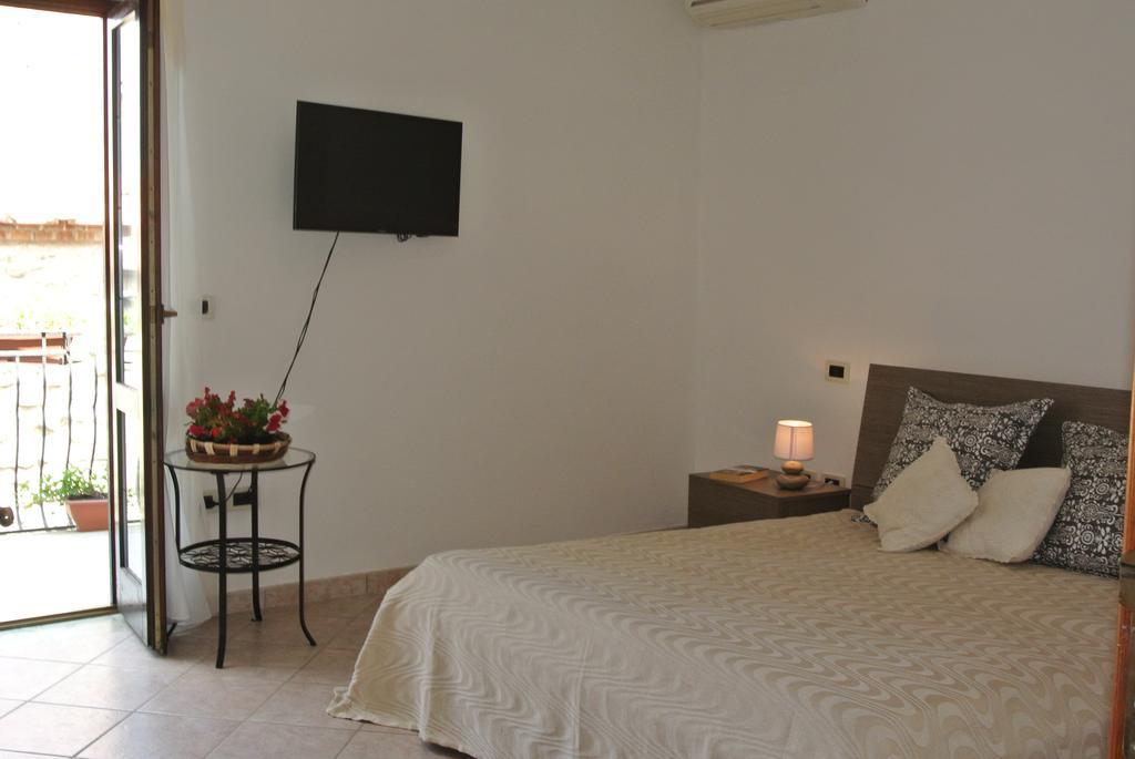 B&B Casa Antonia Trentinara Bagian luar foto