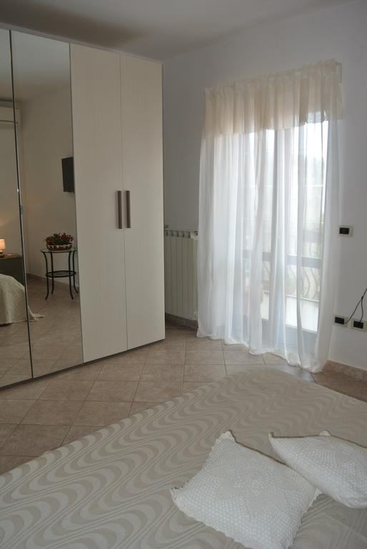 B&B Casa Antonia Trentinara Bagian luar foto