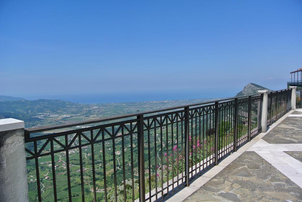 B&B Casa Antonia Trentinara Bagian luar foto