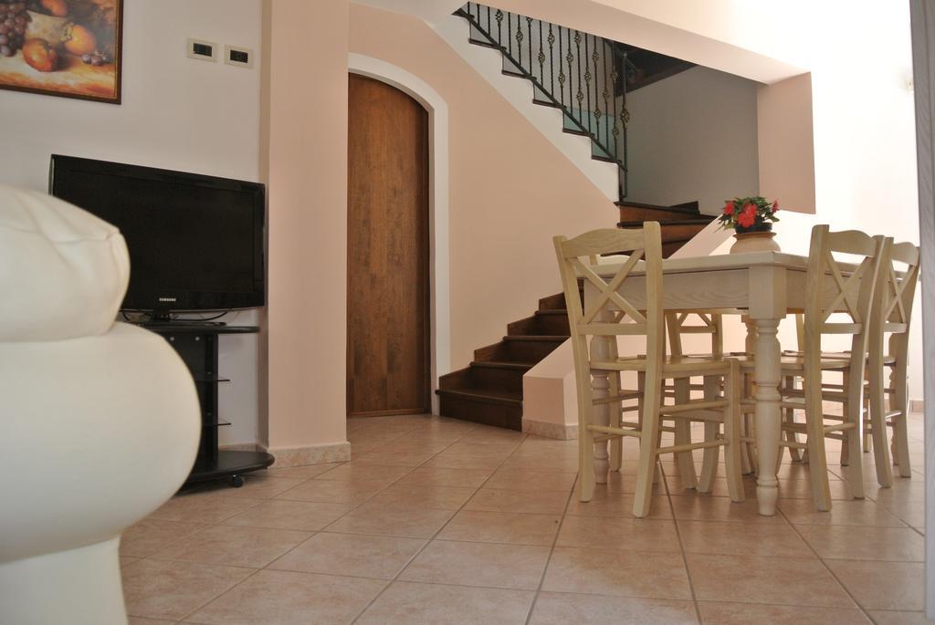 B&B Casa Antonia Trentinara Bagian luar foto
