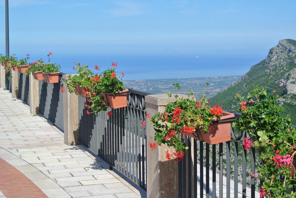 B&B Casa Antonia Trentinara Bagian luar foto