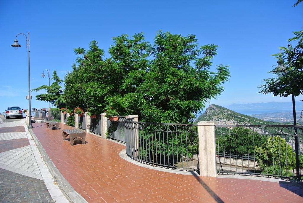B&B Casa Antonia Trentinara Bagian luar foto