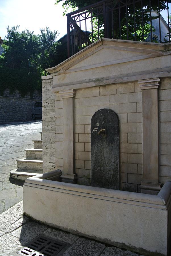 B&B Casa Antonia Trentinara Bagian luar foto