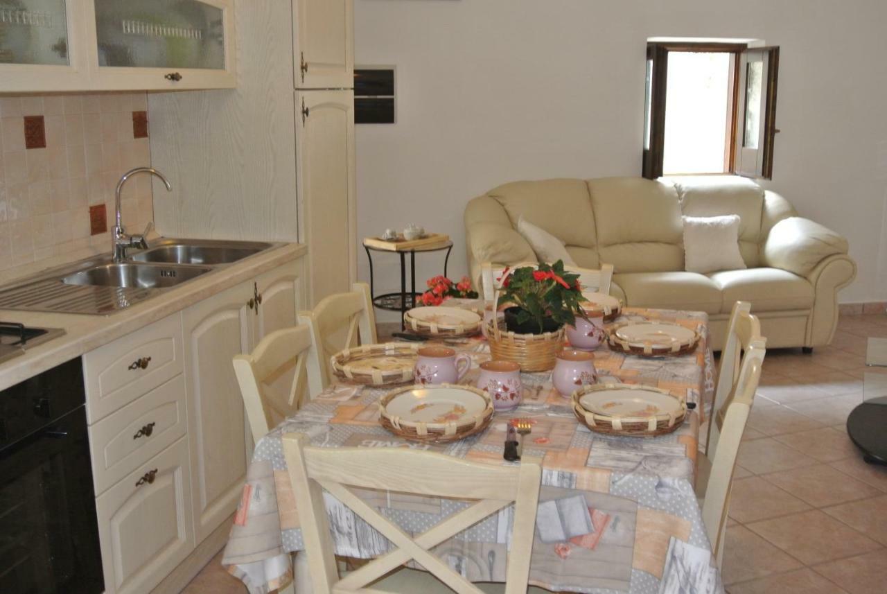 B&B Casa Antonia Trentinara Bagian luar foto